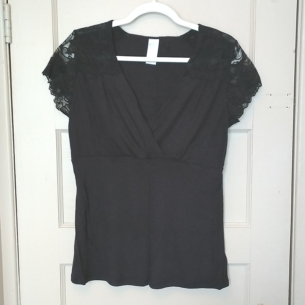 3/$30💜EUC Avon Size L Black Top With Lace Accents